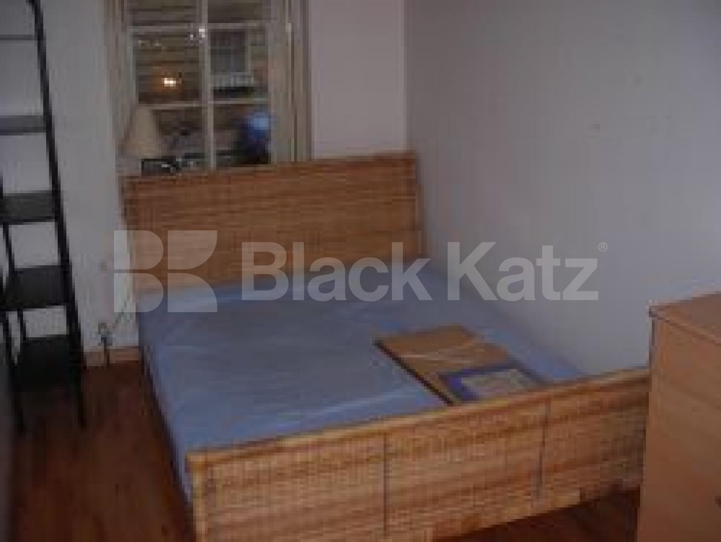 			2 Bedroom, 1 bath, 1 reception Flat			 Martlett Court, Covent Garden